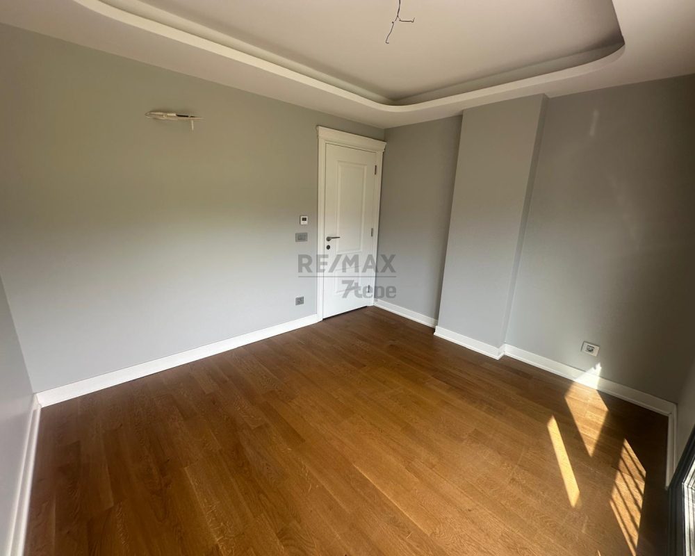 ÇETIN EMEÇ'TE SATILIK 5+2 IKIZ VILLA.
