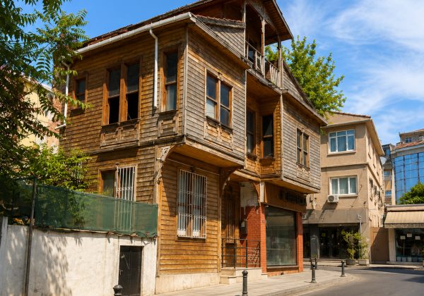 KADIKÖY HASANPAŞA'NIN SİMGELERİNDEN BİRİ SATIŞTA küçük görsel