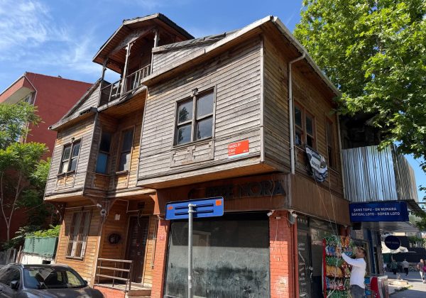 KADIKÖY HASANPAŞA'NIN SİMGELERİNDEN BİRİ SATIŞTA