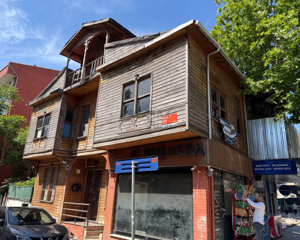 KADIKÖY HASANPAŞA'NIN SİMGELERİNDEN BİRİ SATIŞTA
