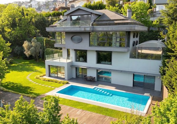 REMAX 7 TEPE'DEN ACARKENT'TE LÜKS VE DOĞAYI BİRLEŞTİREN VİLLA