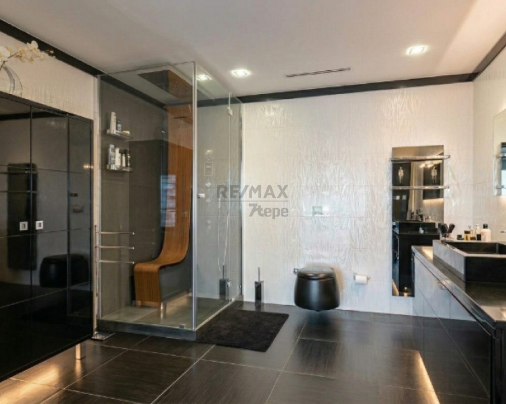 REMAX 7 TEPE'DEN ACARKENT'TE LÜKS VE DOĞAYI BİRLEŞTİREN VİLLA