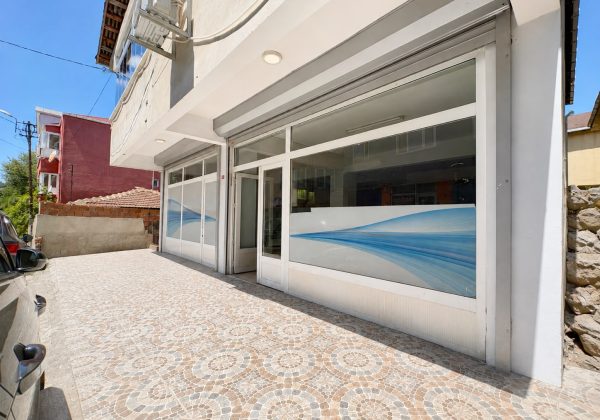 ORTAÇEŞME’DE KİRALIK 150 m² DÜKKAN | GENİŞ KULLANIM ALANI | MASRAFSIZ | ÇAYIR’A YAKIN