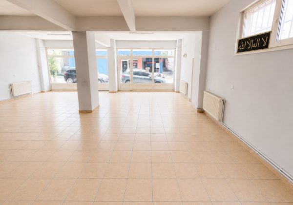 ORTAÇEŞME’DE KİRALIK 150 m² DÜKKAN | GENİŞ KULLANIM ALANI | MASRAFSIZ | ÇAYIR’A YAKIN küçük görsel