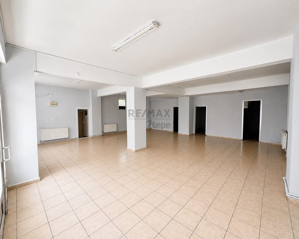 ORTAÇEŞME’DE KİRALIK 150 m² DÜKKAN | GENİŞ KULLANIM ALANI | MASRAFSIZ | ÇAYIR’A YAKIN