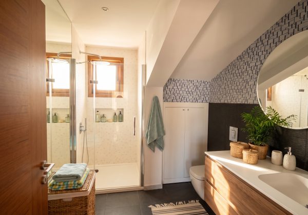 Kapanmaz Panoramik Manzaralı Tepe Konumda 1.000 m² Lüks Villa küçük görsel