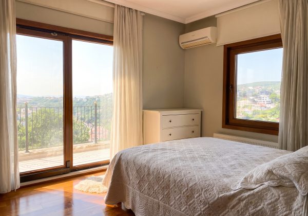 Kapanmaz Panoramik Manzaralı Tepe Konumda 1.000 m² Lüks Villa küçük görsel