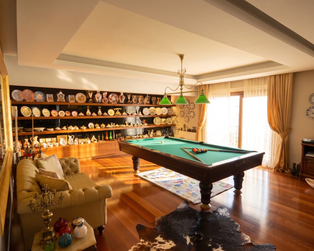 Kapanmaz Panoramik Manzaralı Tepe Konumda 1.000 m² Lüks Villa
