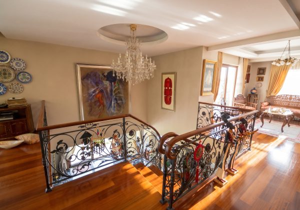 Kapanmaz Panoramik Manzaralı Tepe Konumda 1.000 m² Lüks Villa küçük görsel