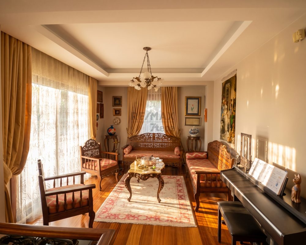 Kapanmaz Panoramik Manzaralı Tepe Konumda 1.000 m² Lüks Villa