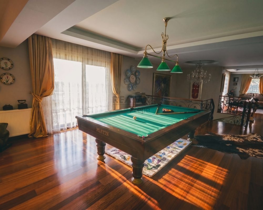 Kapanmaz Panoramik Manzaralı Tepe Konumda 1.000 m² Lüks Villa
