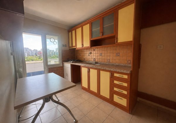 ATAŞEHIR UĞURKENT SITESI’NDE GOLF MANZARALI, TADILATLI ARA KAT 3+1 küçük görsel