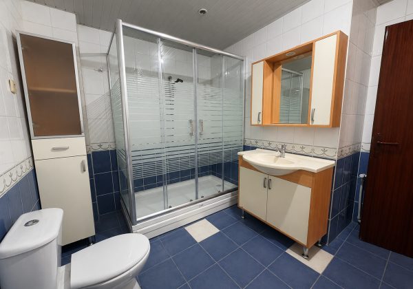 ATAŞEHIR UĞURKENT SITESI’NDE GOLF MANZARALI, TADILATLI ARA KAT 3+1 küçük görsel