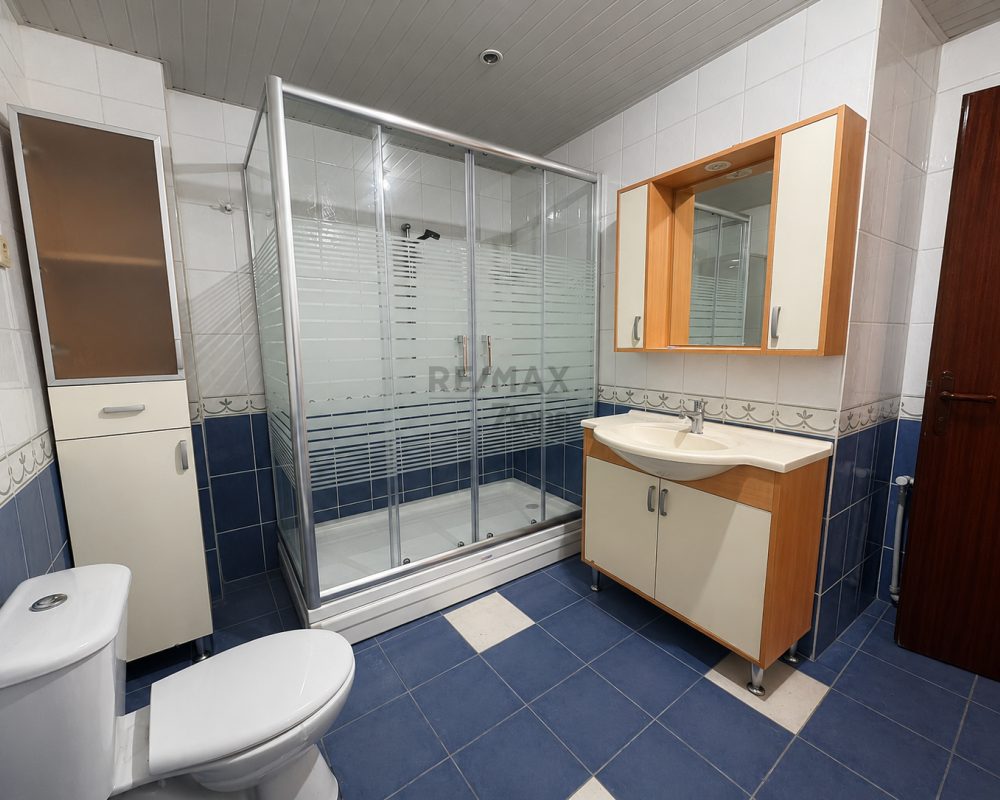 ATAŞEHIR UĞURKENT SITESI’NDE GOLF MANZARALI, TADILATLI ARA KAT 3+1