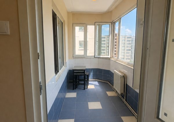 ATAŞEHIR UĞURKENT SITESI’NDE GOLF MANZARALI, TADILATLI ARA KAT 3+1 küçük görsel