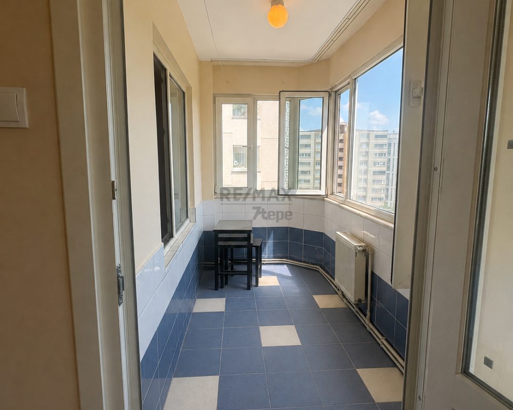 ATAŞEHIR UĞURKENT SITESI’NDE GOLF MANZARALI, TADILATLI ARA KAT 3+1