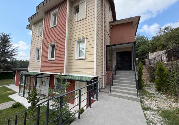 REMAX7TEPE'DEN YEŞİL VE SAKİN YAŞAM ALANI İÇİNDE 2+1 VİLLA DUBLEXİ