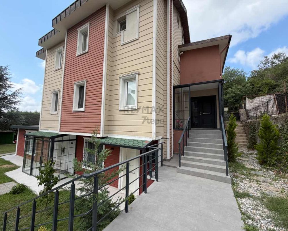 REMAX7TEPE'DEN YEŞİL VE SAKİN YAŞAM ALANI İÇİNDE 2+1 VİLLA DUBLEXİ