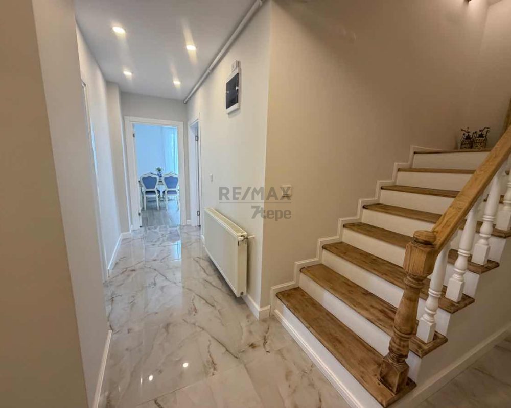 REMAX7TEPE'DEN YEŞİL VE SAKİN YAŞAM ALANI İÇİNDE 2+1 VİLLA DUBLEXİ