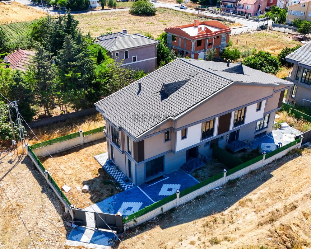 SELİMPAŞADA BUTİK SİTEDE MÜSTAKİL 4+1 LÜKS VILLA