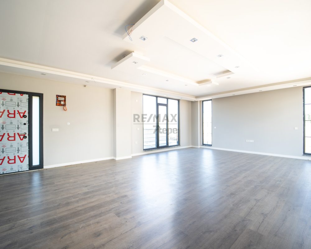 SELİMPAŞADA BUTİK SİTEDE MÜSTAKİL 4+1 LÜKS VILLA