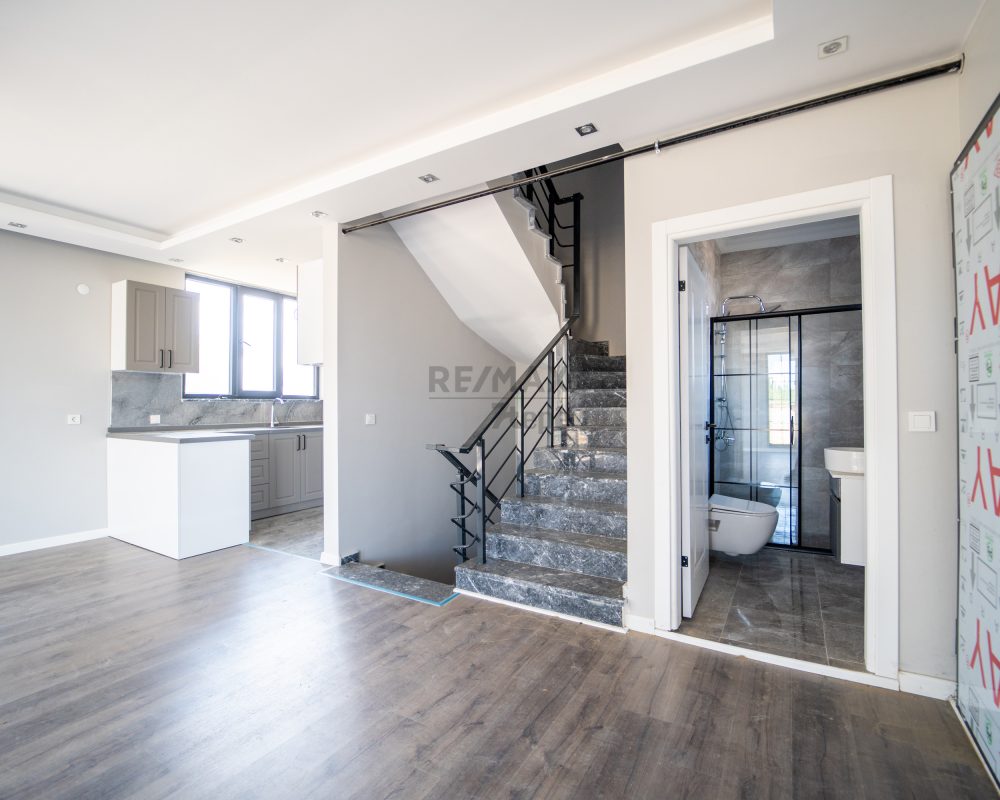 SELİMPAŞADA BUTİK SİTEDE MÜSTAKİL 4+1 LÜKS VILLA