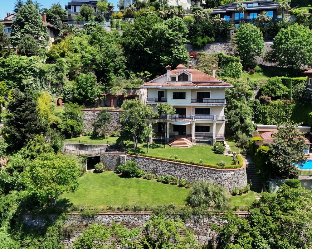 REMAX 7TEPE'DEN ACARKENT'TE A TİPİ BÜYÜK BAHÇELI SATILIK VİLLA