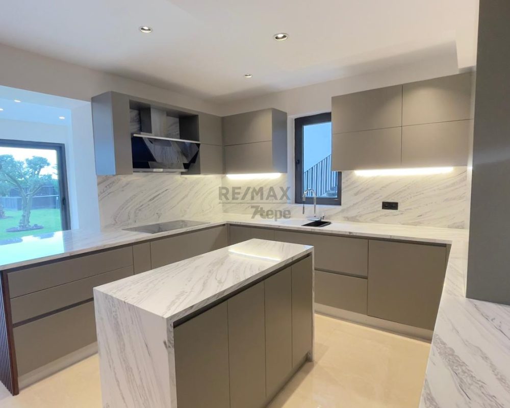 REMAX 7TEPE'DEN ACARKENT'TE SIFIR OTURUMA HAZIR SATILIK VİLLA