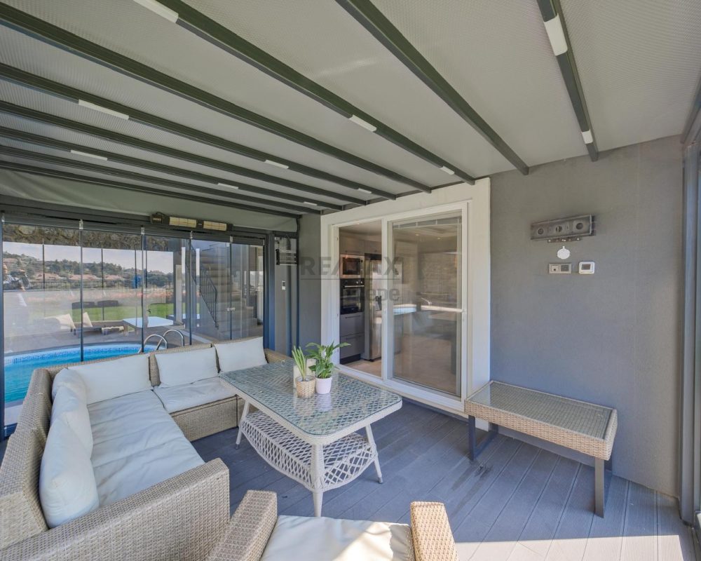 REMAX 7 TEPE'DEN ACARKENT'TE SATILIK ÖNÜ AÇIK MODERN VİLLA