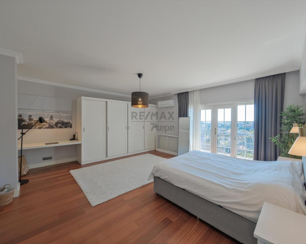 REMAX 7 TEPE'DEN ACARKENT'TE SATILIK ÖNÜ AÇIK MODERN VİLLA