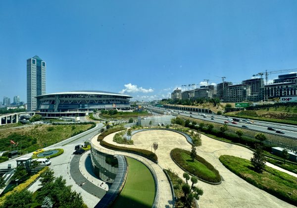 HEM KONUT HEMDE OFISE UYGUN STADYUM MANZARALI SATILIK 2+1