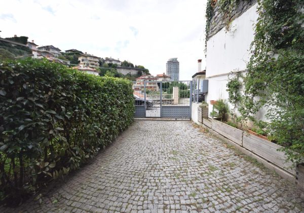 REMAX 7TEPE FARKIYLA ACARKENT'TE SATILIK ŞEHRİN GÜRÜLTÜSÜNDEN UZAK BİR SAKLI YAŞAM küçük görsel