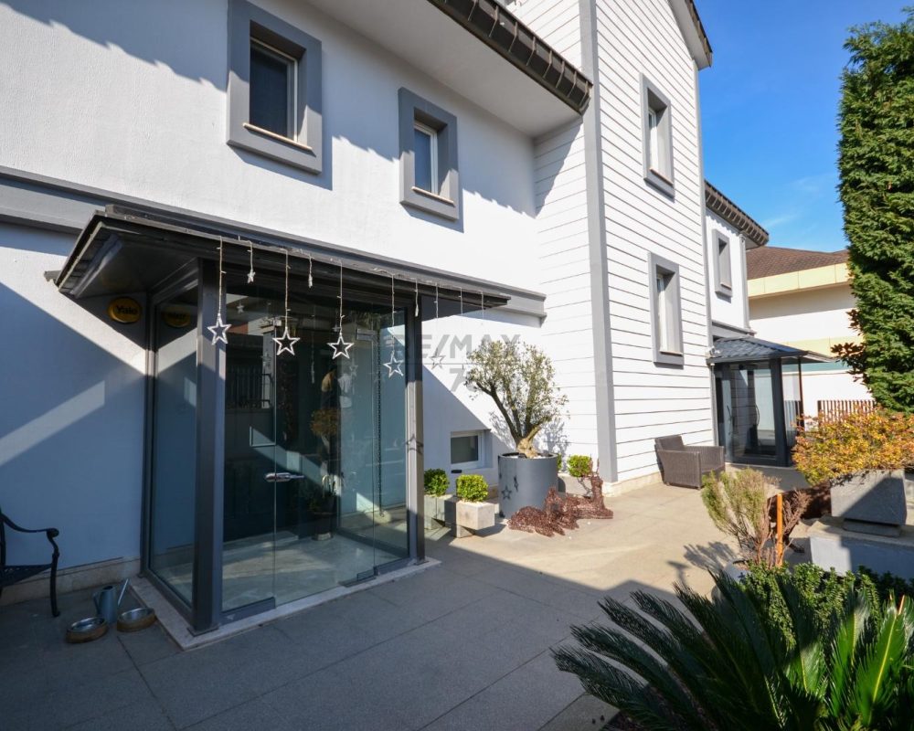 REMAX 7TEPE FARKIYLA ACARKENT'TE SATILIK ŞEHRİN GÜRÜLTÜSÜNDEN UZAK BİR SAKLI YAŞAM