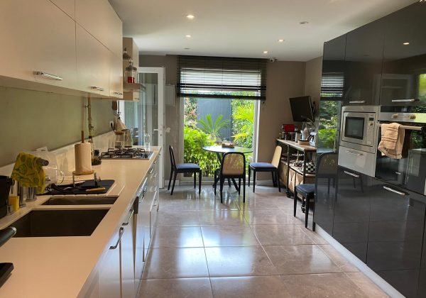 RE/MAX 7 Tepe Ayrıcalığıyla/ Acarkentte SATILIK MODERNLEŞMEYE UYGUN FİYATLI HAZIR B REVİZYON VİLLA küçük görsel